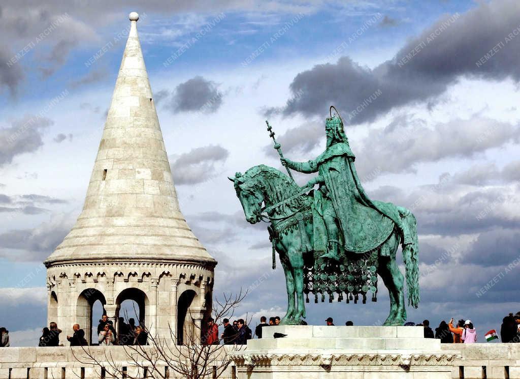 Idegenforgalom - Budapest - Turisták a Budai Várban
