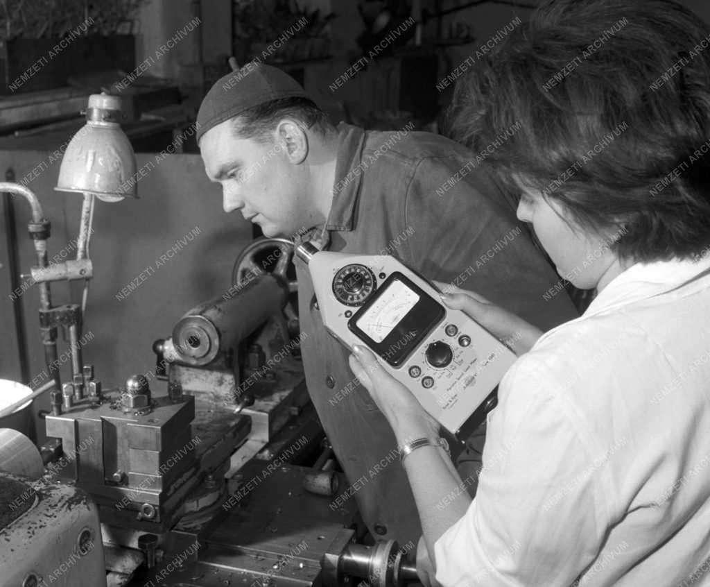 Munkavédelem - SZOT Munkavédelmi Tudományos KSfety Research Instituteutató Intézet