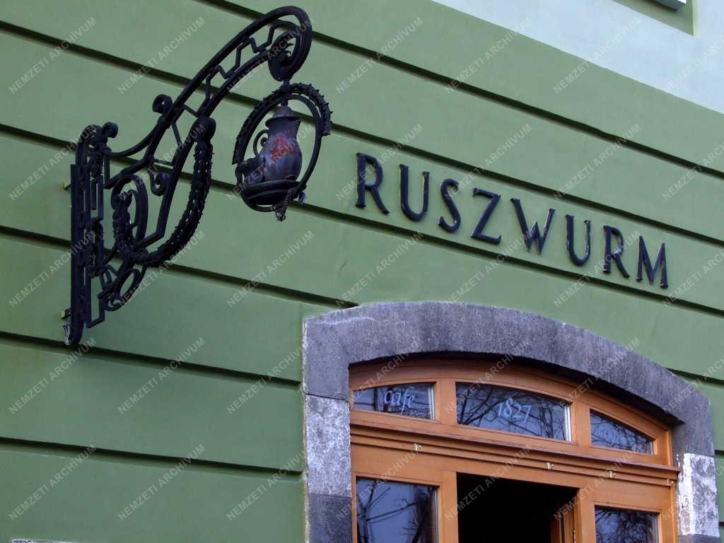 Vendéglátás - Cégér - Ruszwurm Cukrászda