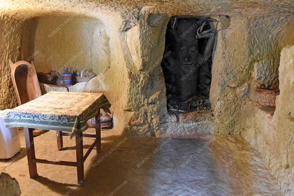 Múzeum - Egerszalók - Barlanglakások