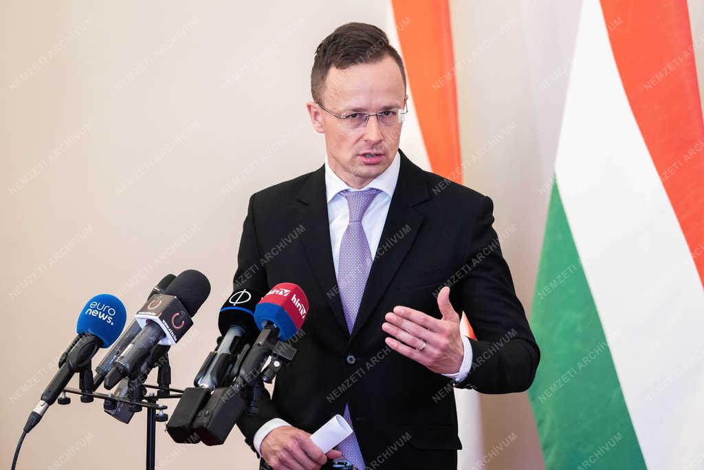 Szijjártó Péter sajtótájékoztatója