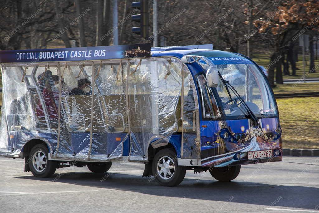 Közlekedés - Idegenforgalom - Budapest - Városnéző elektromos kisbusz