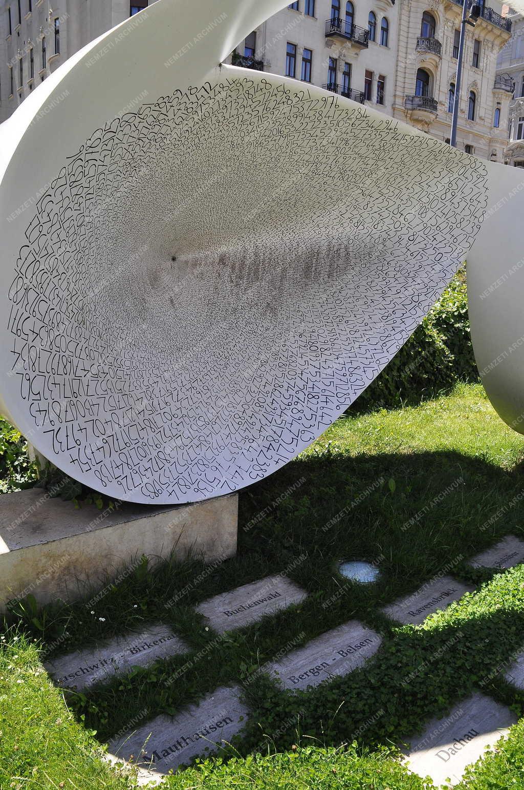 Városkép - Budapest - Élet menete térplasztika