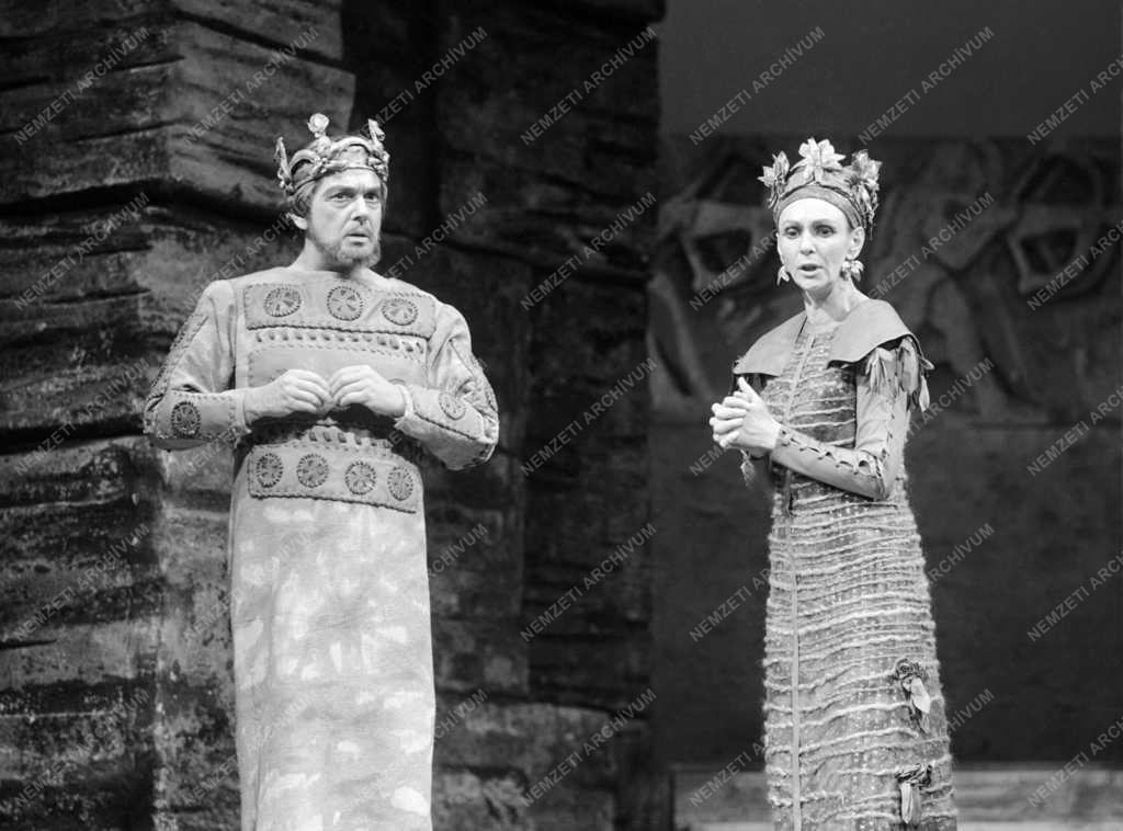 A Madách Színház november 20-án mutatja be Szophoklész: Oidipusz király című drámáját.