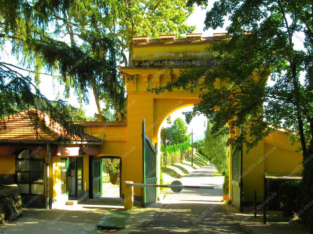 Városkép - Verőce - Kastély - Kapu