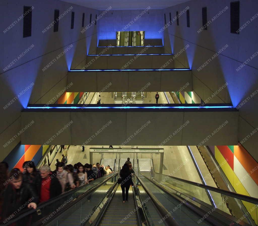Közlekedés - Budapest - Az M4-es metró megállója