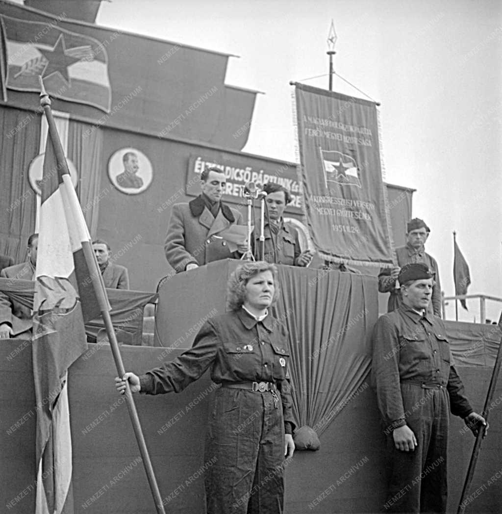 Belpolitika - Beszámoló gyűlés az MDP kongresszusáról 