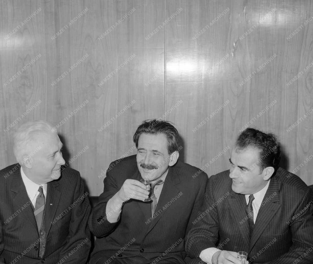 Külkapcsolat - Francia Kommunista Párt tagjai Aczél Györgynél
