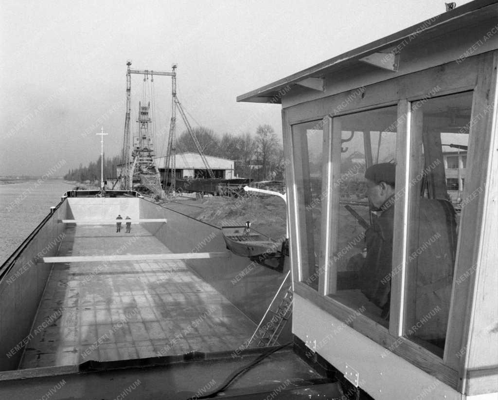 Közlekedés - Új MAHART folyami uszály épült