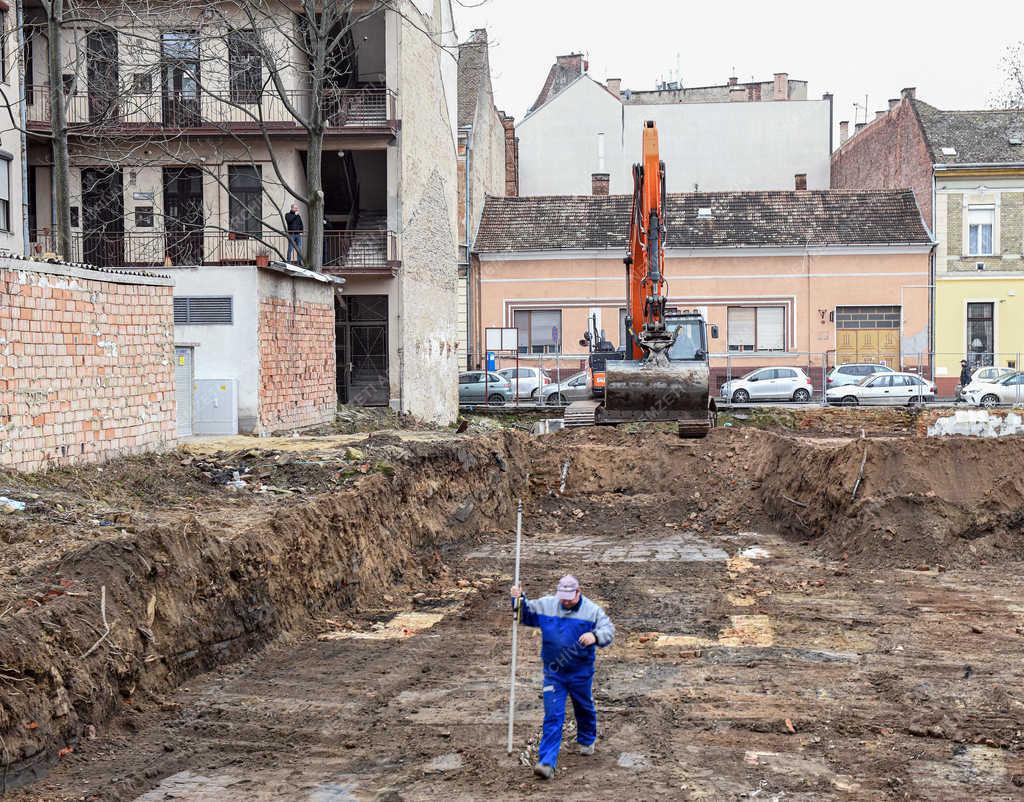 Építőipar - Debrecen - Új szálloda épül