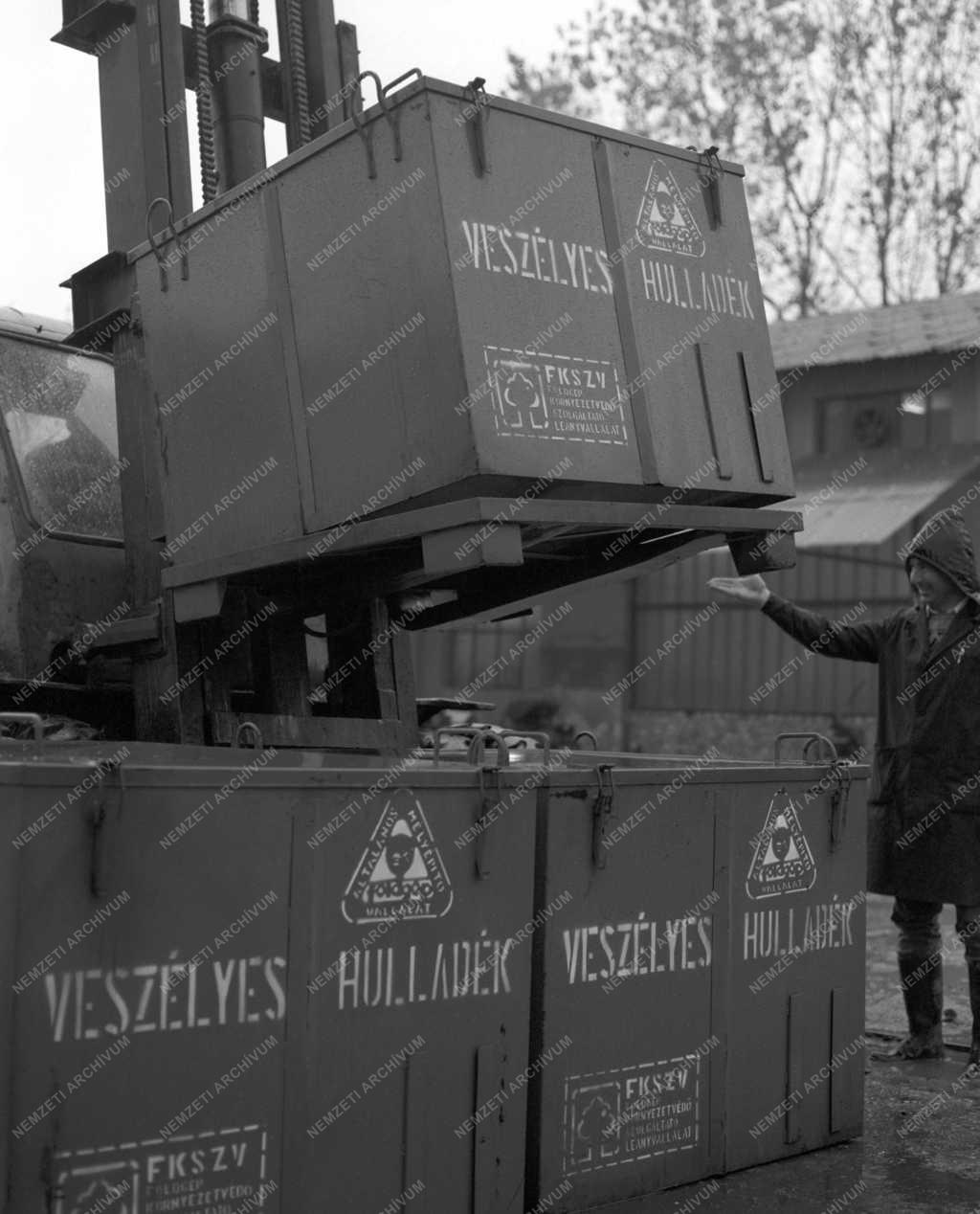Hulladékkezelés - Konténerek veszélyes hulladék tárolására