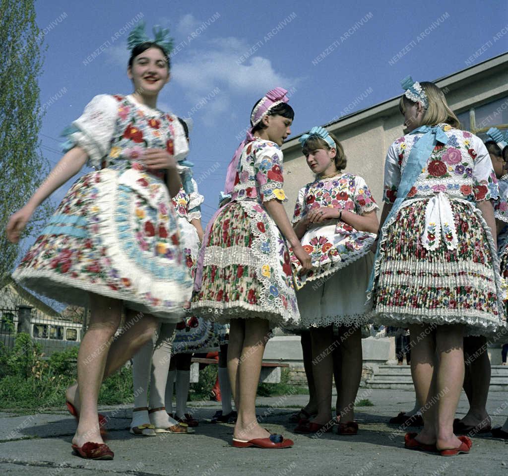 Folklór - Kalocsai népviselet