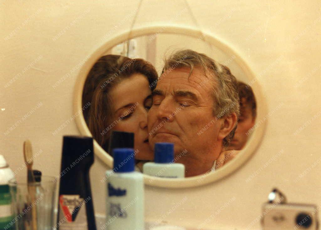 Kultúra - Televízió - A Szomszédok című tv-filmsorozat forgatása