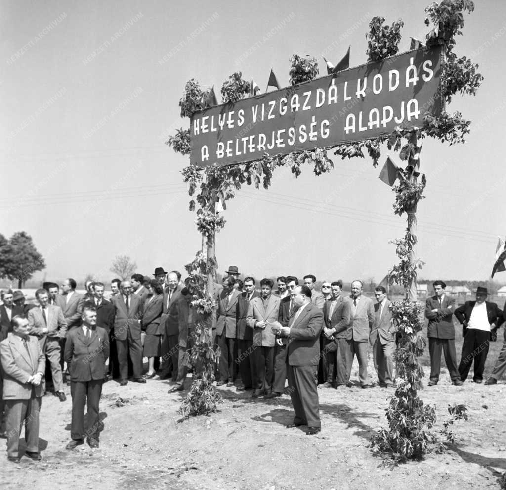 Vízgazdálkodás - Az újjáépített Sárvíz-Malomcsatorna átadása