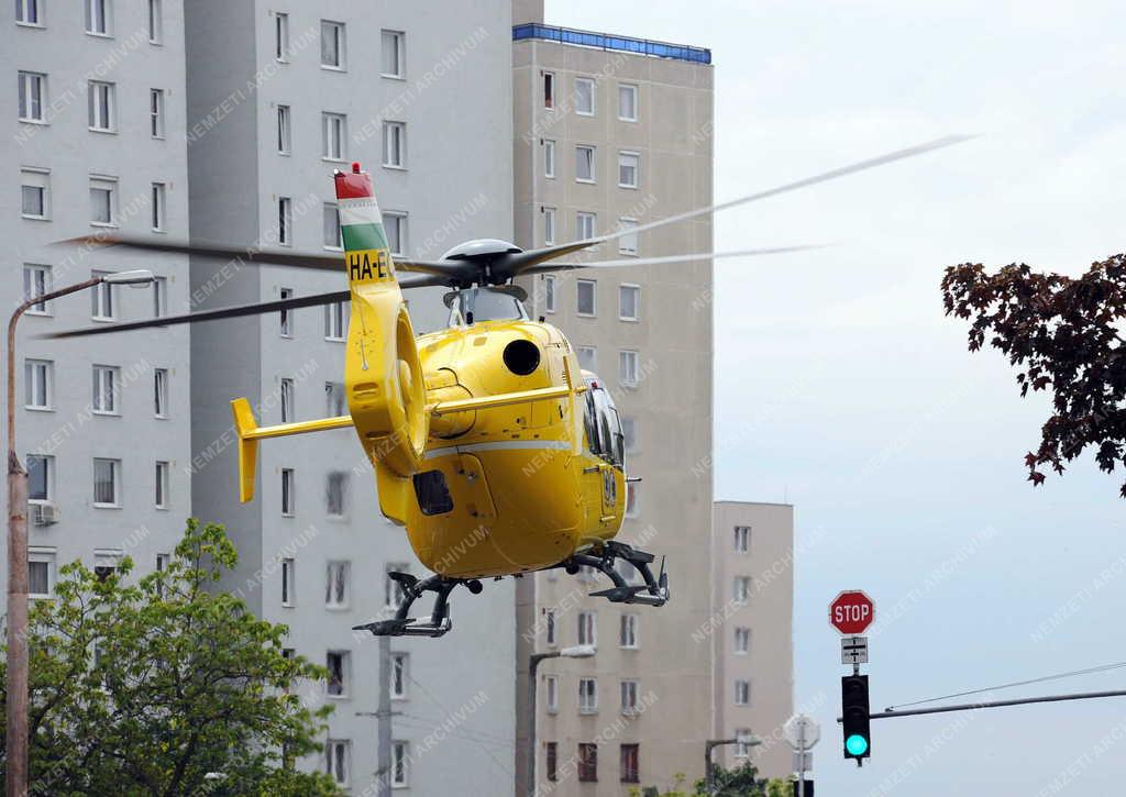 Mentőszolgálat - Debrecen -  EC135 típusú mentőhelikopter