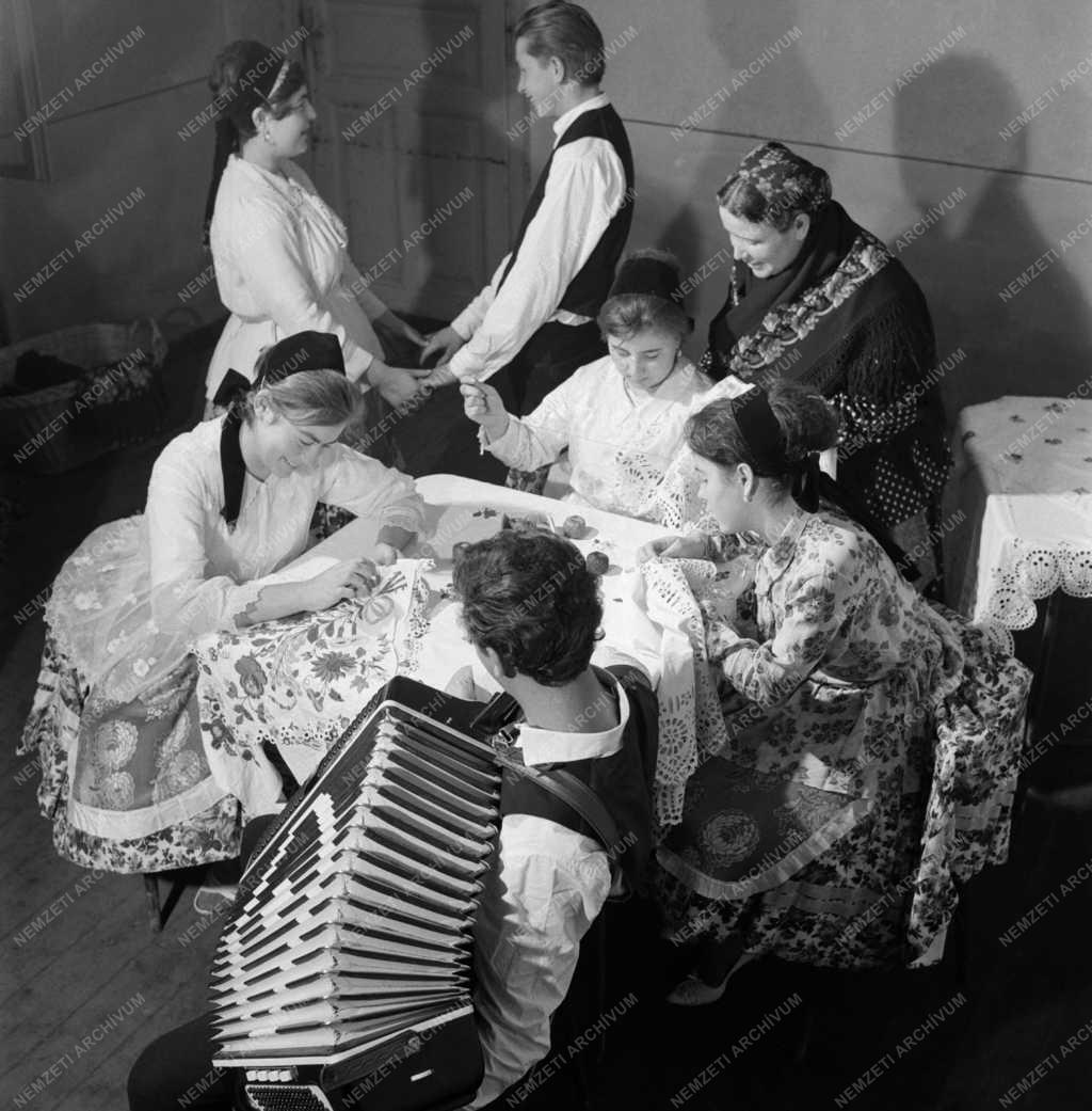 Életkép - Kultúra - Téli esték Miskén