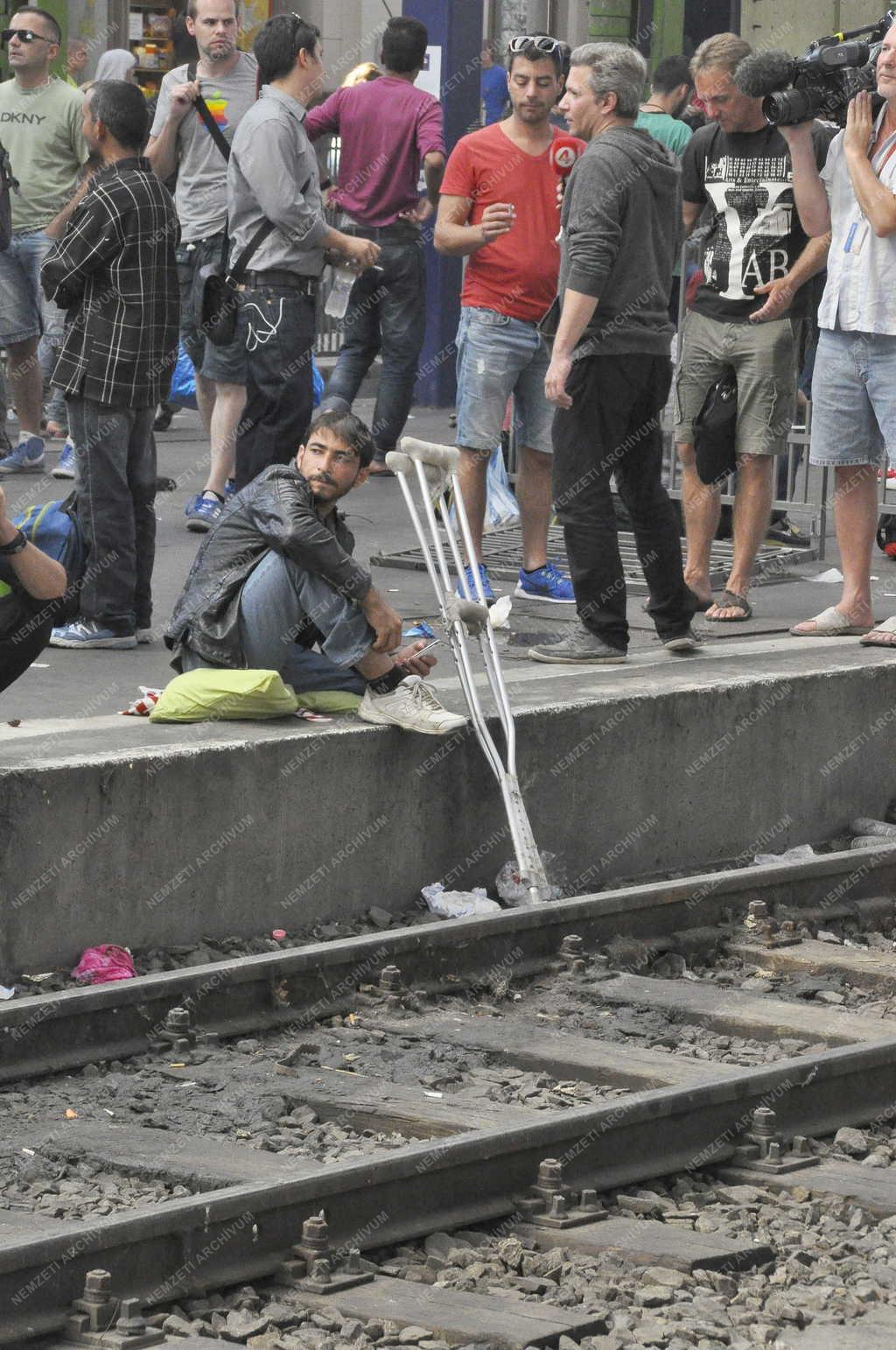 Illegális bevándorlás - Budapest - Migránsok a Keleti pályaudvaron