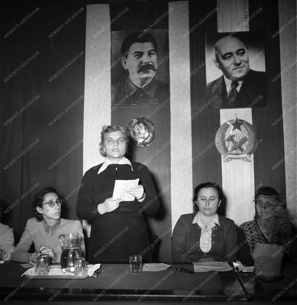 Belpolitika - A MNDSZ gyűlése