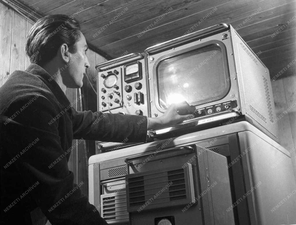Technika - Televíziózás - Új relé-adót adtak át Miskolcon