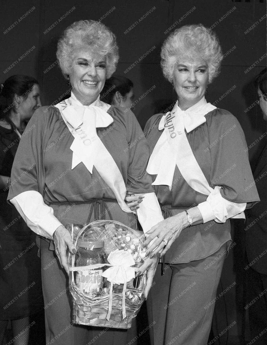 Érdekesség - Nemzetközi ikerbál a Hiltonban