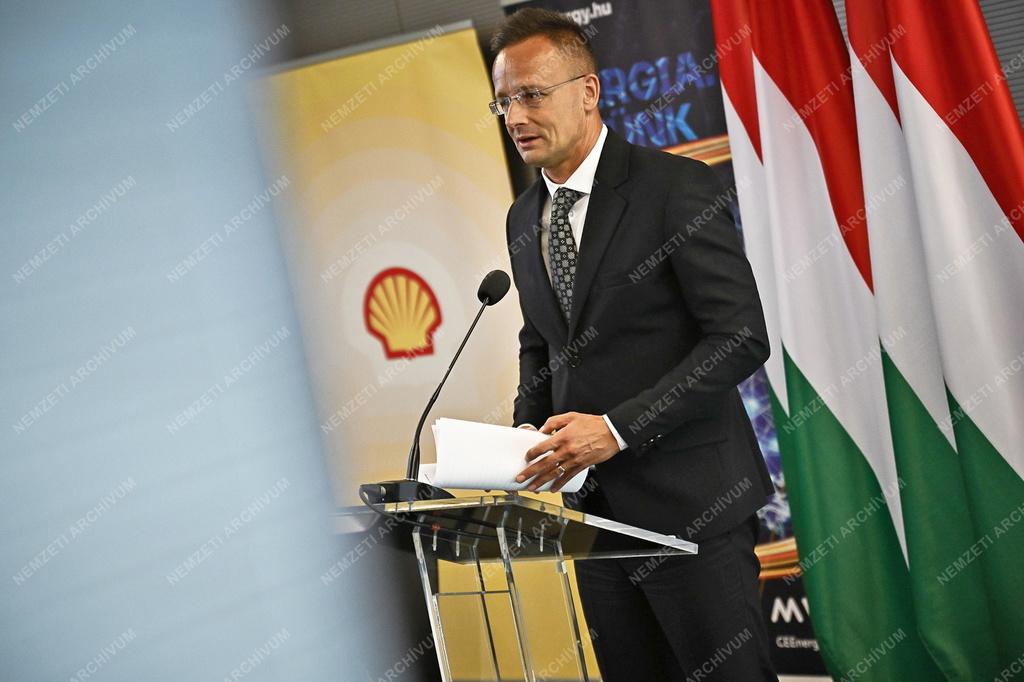 Magyarország hosszú távú földgázvásárlási szerződést írt alá a Shell-lel