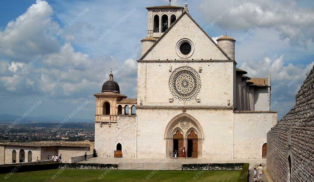 Egyházi épület - Assisi - A Szent Ferenc-bazilika