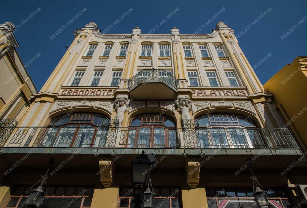 Városkép - Pécs - Palatinus Grand Hotel