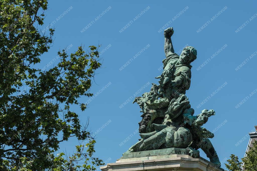 Városkép - Nyíregyháza - Hősök szobra 