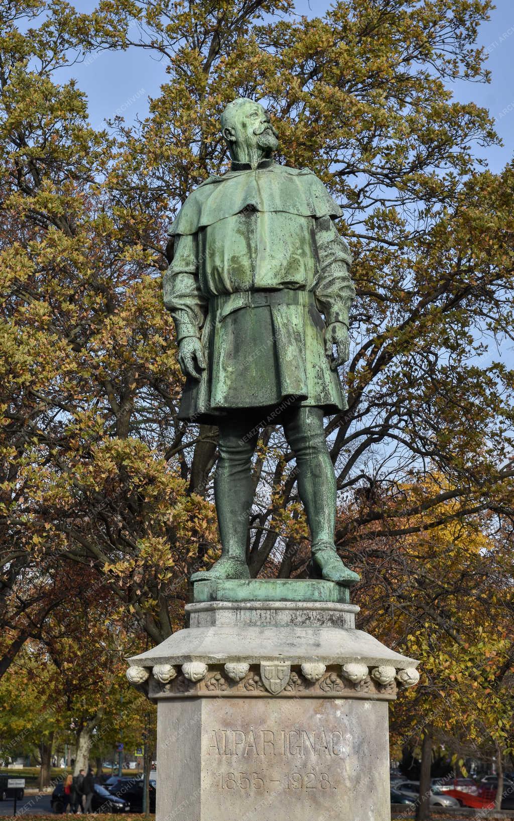 Köztéri szobor - Budapest - Alpár Ignác 