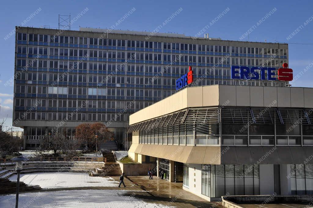 Építőipar - Budapest - Bontás elött a BME két épülete