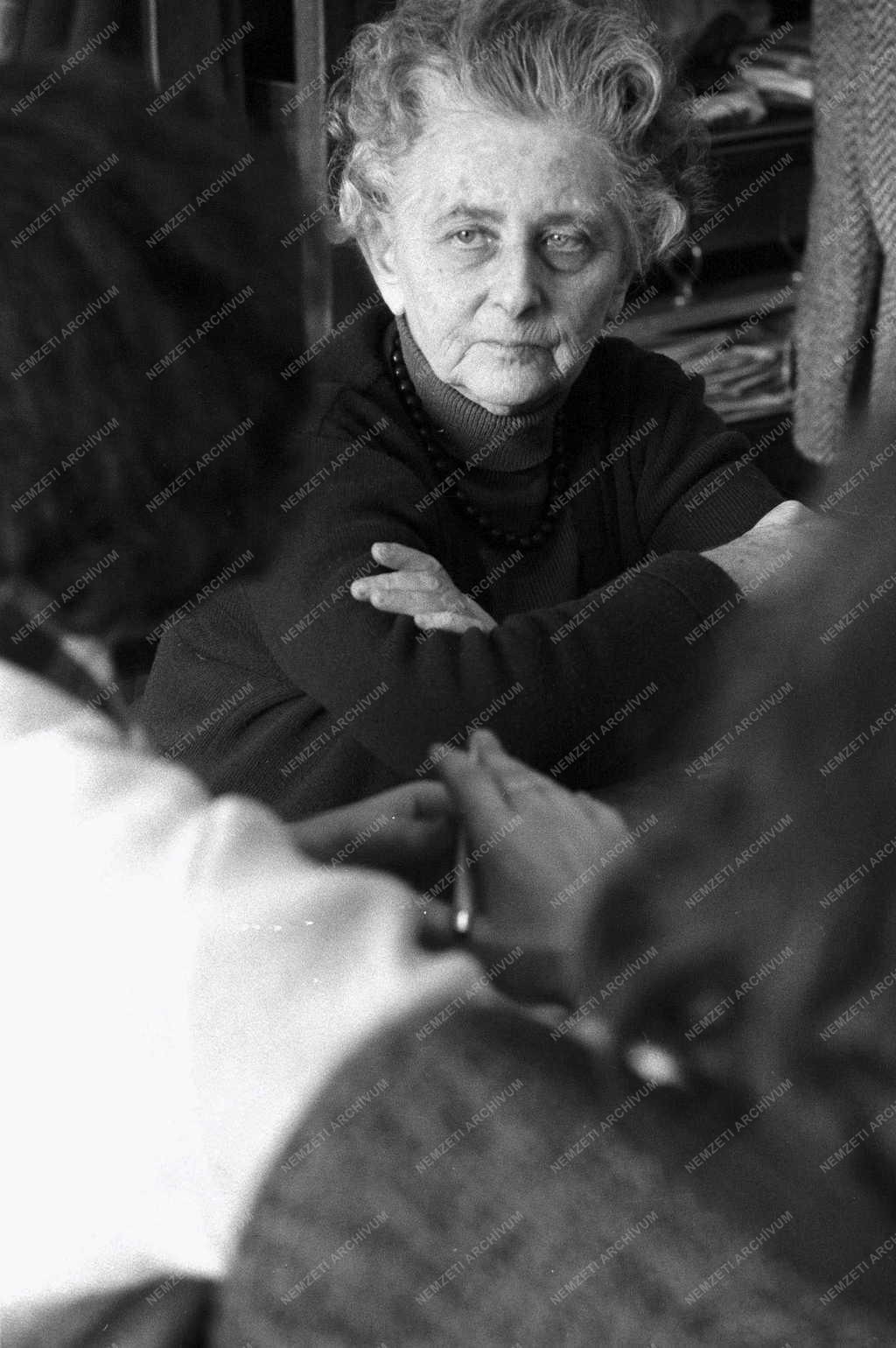 Személy - Tudomány - Dömötör Tekla 