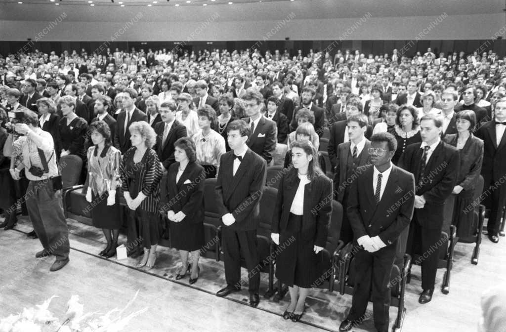 Oktatás - Doktorrá avatás