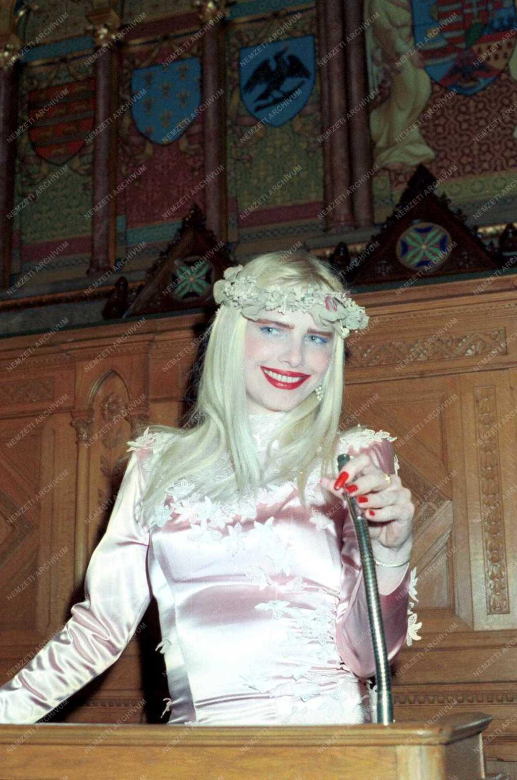 Staller Ilona (Cicciolina), a Parlamentben