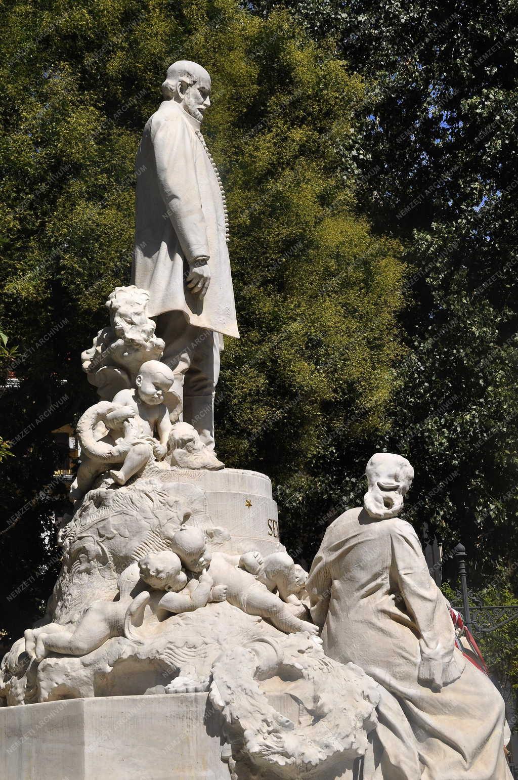 Városkép - Kultúra - Semmelweis Ignác-szobor a fővárosban