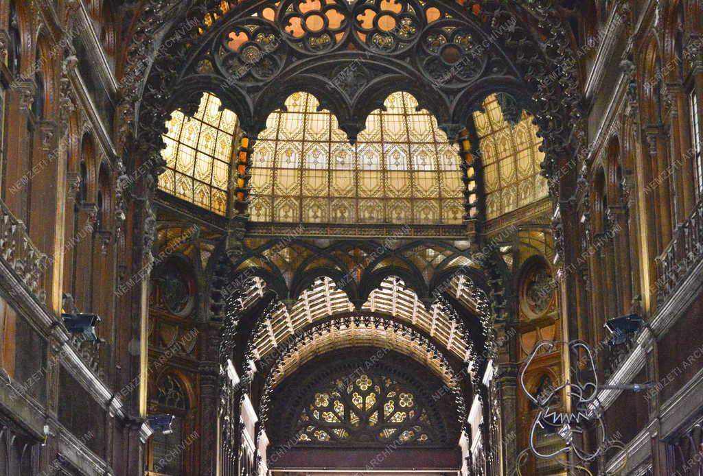 Épület - Budapest - A Párizsi udvar 