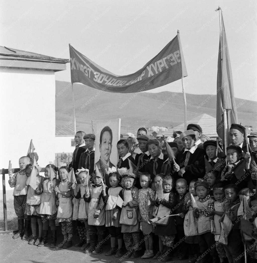 Külkapcsolat - Magyar párt- és kormányküldöttség Mongóliában