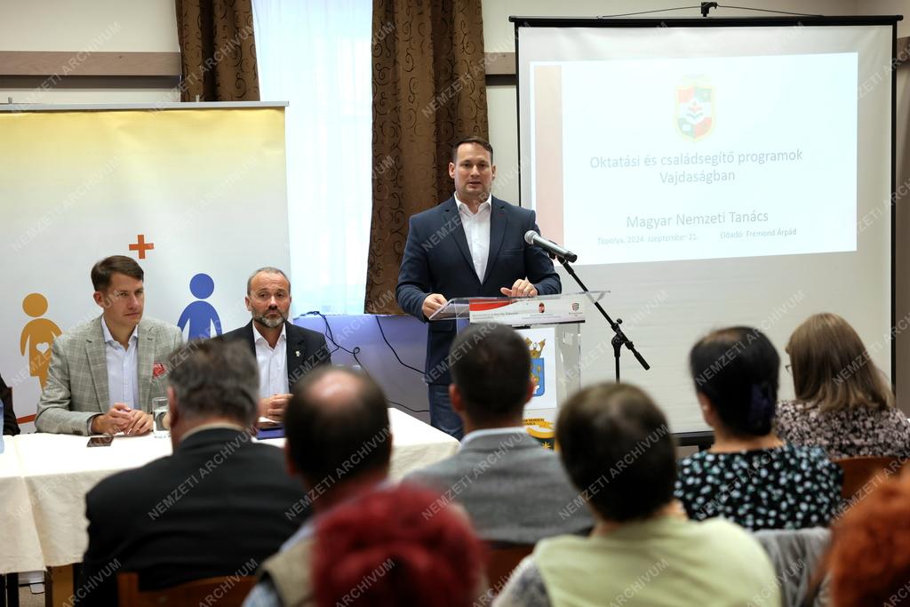 Itthon, együtt, veletek címmel konferencia Topolyán