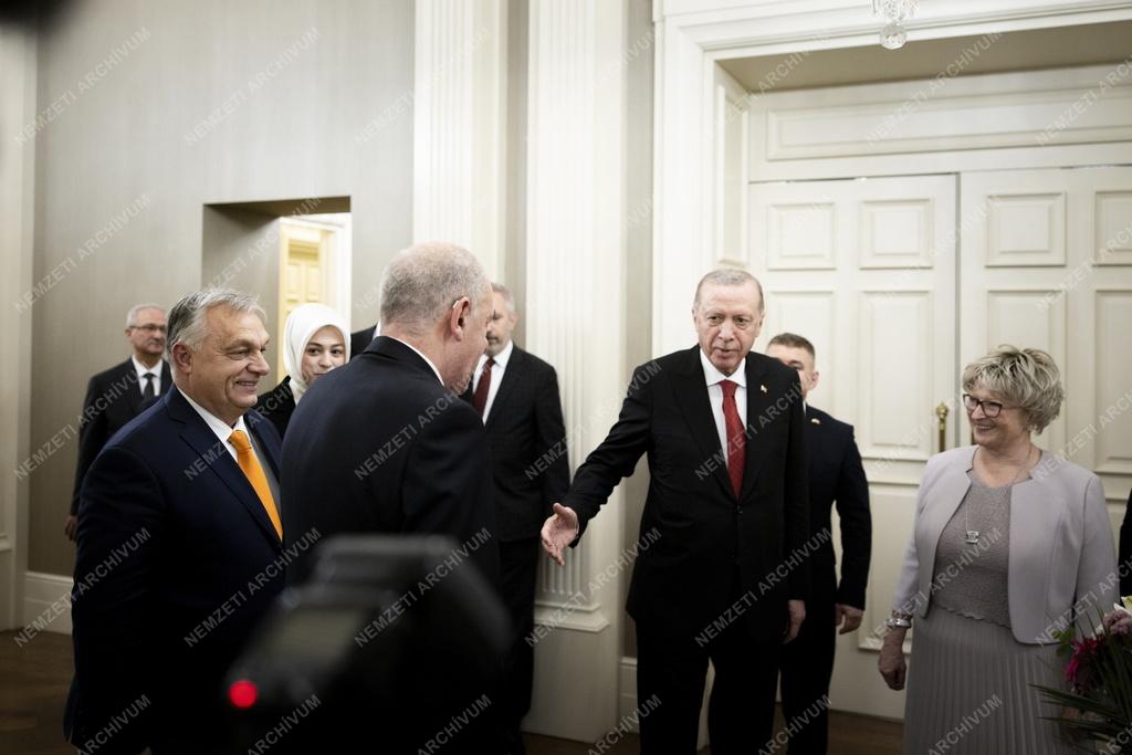 Orbán Viktor és Sulyok Tamás Törökországban