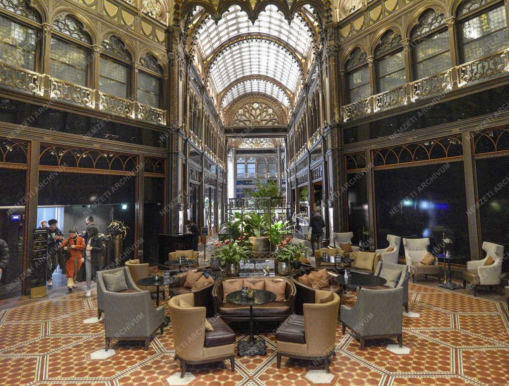 Városkép - Idegenforgalom - Párisi Udvar Hotel és Passage Budapest 