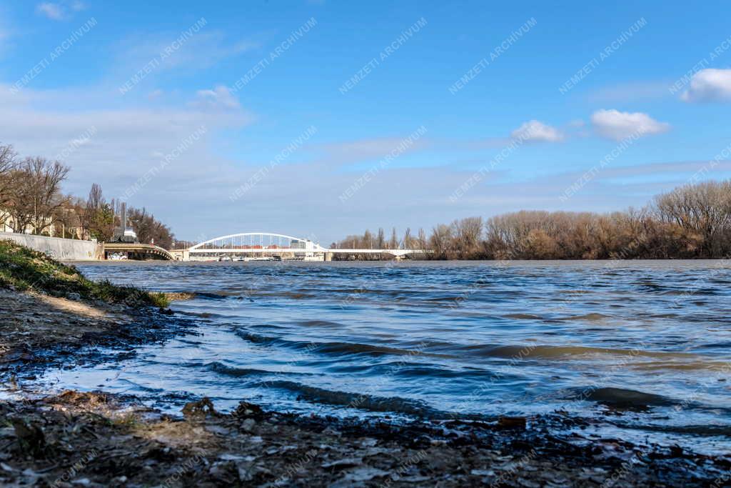 Tájkép -A Tisza folyó Szegednél