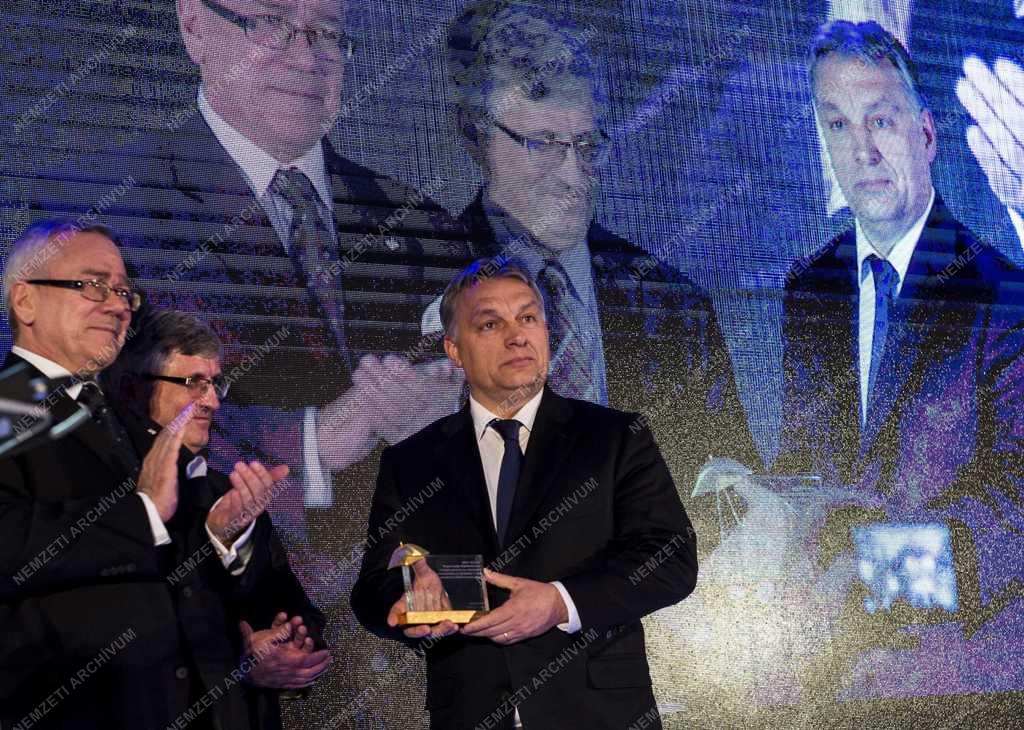Orbán Viktor Varsóban
