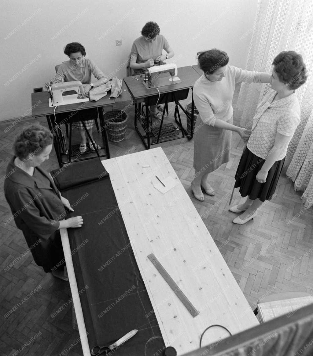 Szolgáltatás - Szolgáltatóház Siófokon