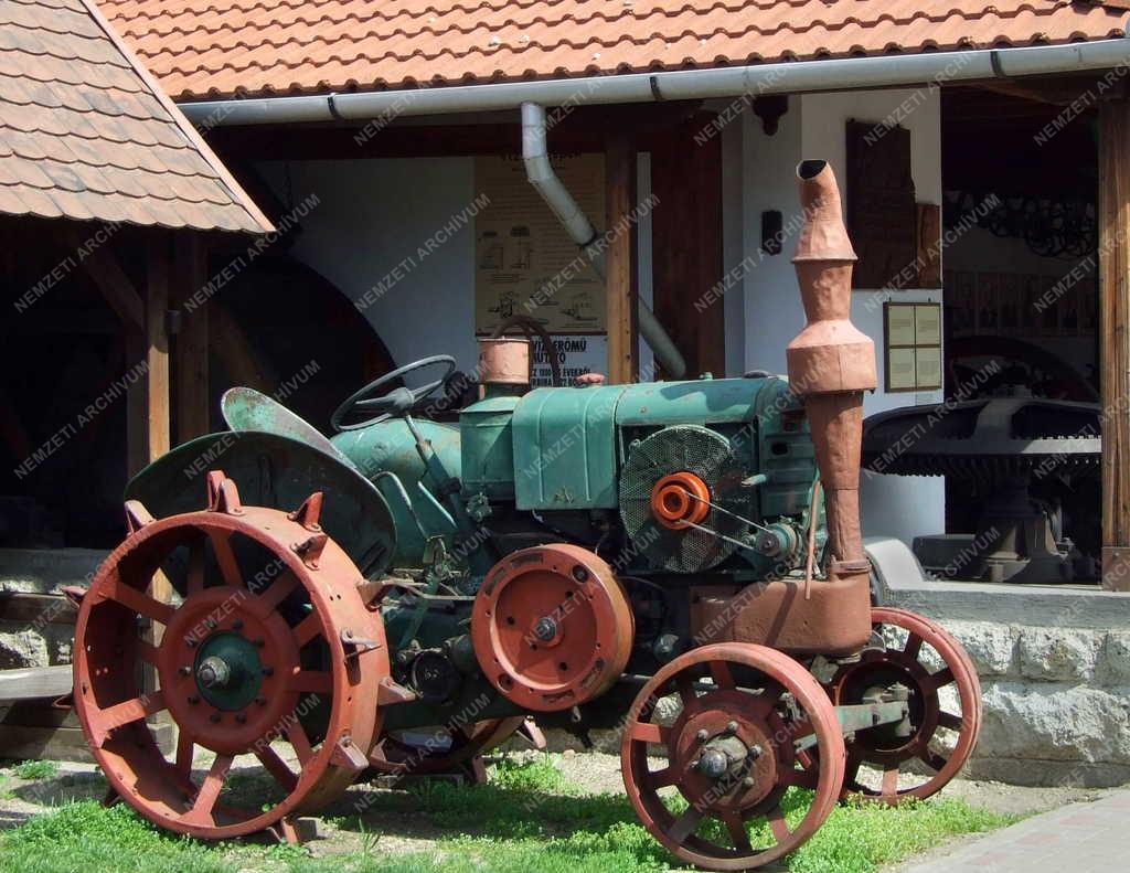 Ipartörténet - Mezőkövesd - Mezőgazdasági Gépmúzeum