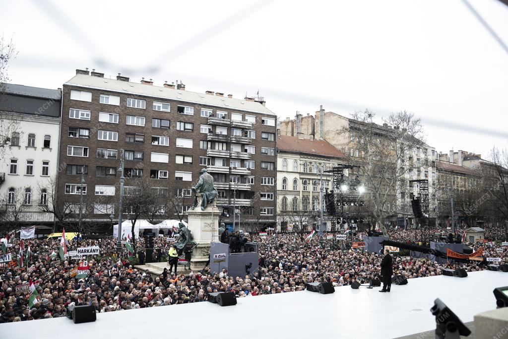 Március 15. - Állami díszünnepség a Múzeumkertben