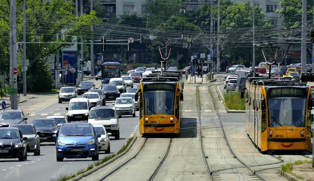 Közlekedés - Budapest - Járműforgalom az Irinyi úton