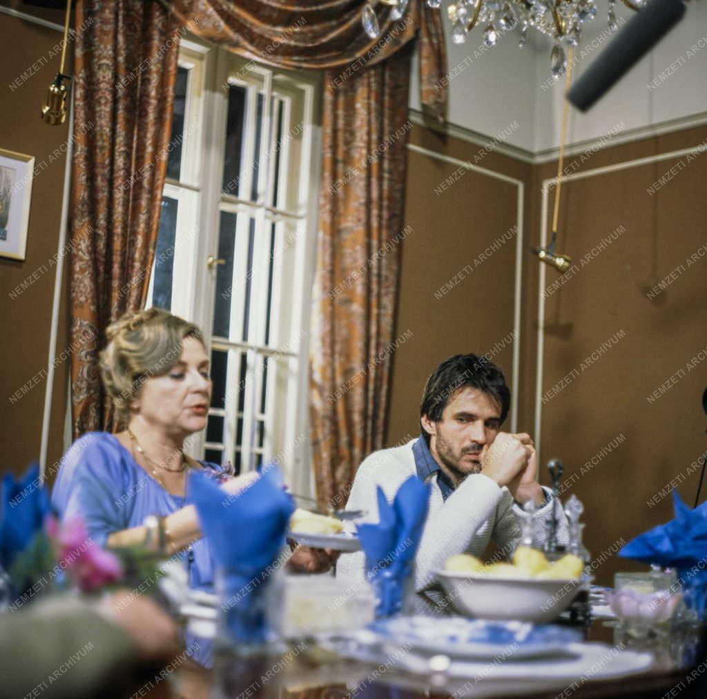 Kultúra - TV-film - Harmodios... és meg kell dögleni