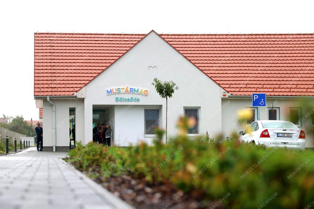 A Pünkösdi Gyermekvédelmi Szolgálat Nevelőszülői Hálózat új bölcsődéjének átadása