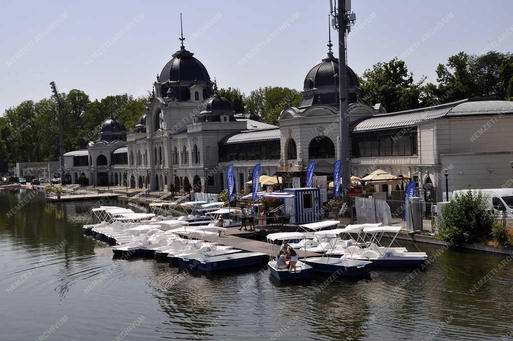 Városkép - Budapest - Csónakázók a városligeti tavon