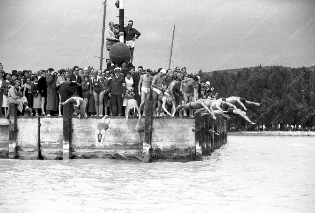 Sport - Úszás - Balaton-átúszás