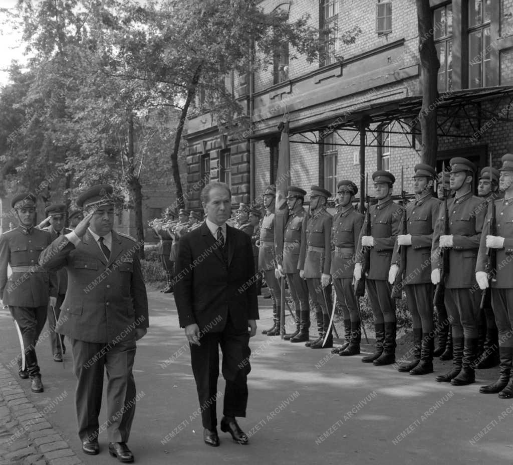 Belpolitika - Honvédelem - Diplomaátadási ünnepség